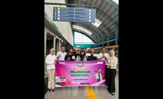 Hari Pelanggan Nasional 2025, KAI Divre III Palembang Sapa Langsung Penumpang di Stasiun Kertapati