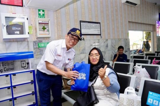 Hari Pelanggan Nasional, PT KAI Divre IV Tanjungkarang Gelar Kegiatan Sapa Pelanggan