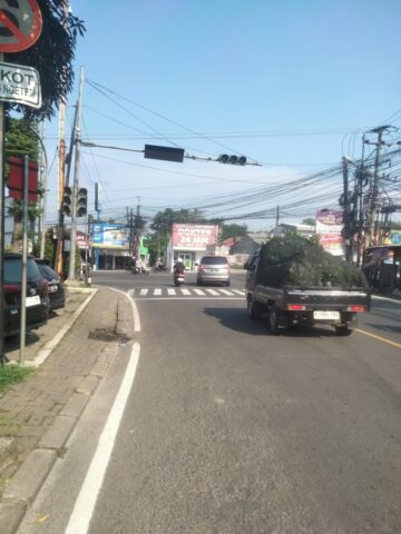 Lampu Lalin Pertigaan Jalan Muchtar Depok  Tidak Berfungsi