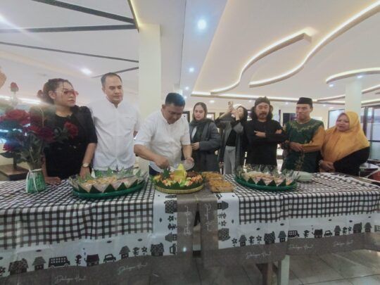 Gus Rofi’i Buka Bisnis Kuliner Kerajaan Bakso di Lebak Bulus