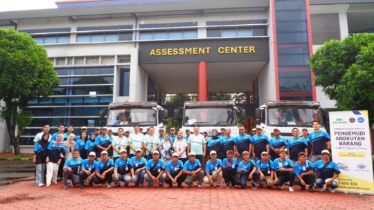 30 Driver FAW Trucks Raih Sertifikasi dari Ditjen Perhubungan Darat Kemenhub