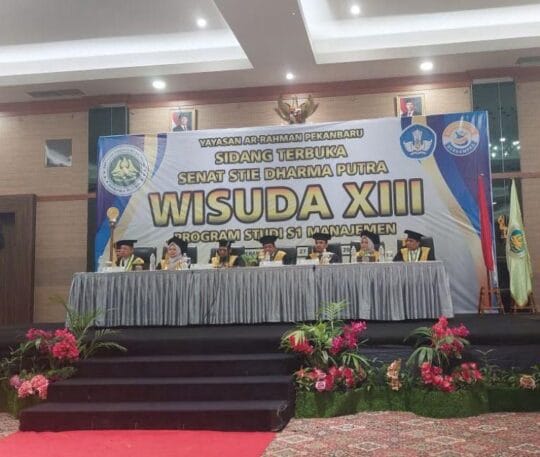 Sidang Terbuka Wisuda XIII STIE Dharma Putra Pekanbaru: Momen Haru dan Inspiratif