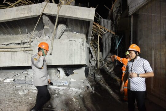 Bupati Subandi Sampaikan Duka Mendalam untuk Santri Korban Tragedi Al Khoziny, Pastikan Evakuasi Hingga Tuntas