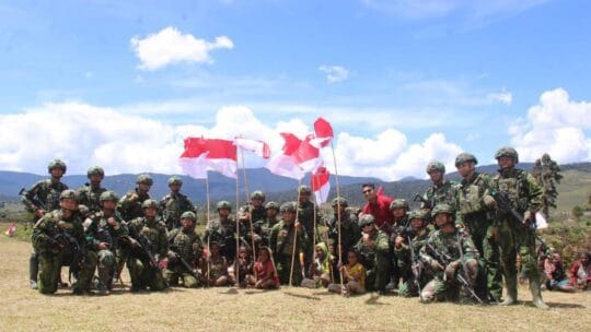 Kogabwilhan III Dirikan Kotis di Kuwayage, Penerbangan Perdana Bawa Bantuan Presiden