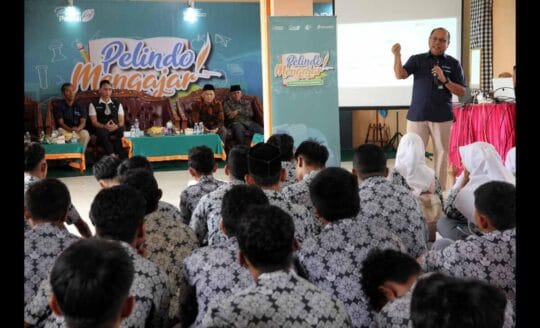 Pelindo Mengajar Nyalakan Harapan Anak Bangsa