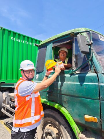 TPS Perkuat Peran Sosial melalui Program Pelindo Peduli untuk Pengemudi Truk Pelabuhan