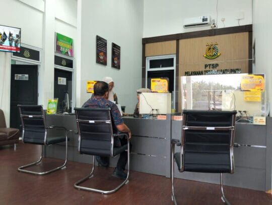 6 Jam Di Periksa Jaksa Eko kabur dari incaran wartawan 