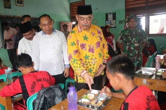Bupati Lahat Tinjau SPPG, Pastikan Program MBG Berjalan Optimal