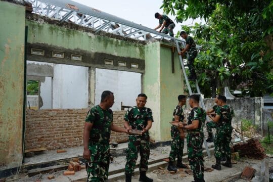 Wujudkan Kesejahteraan, TNI AD Perbaiki Sejumlah Rumah Dinas Prajurit di Madiun