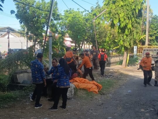 PGN Tanggap Cepat Tangani Semburan  Berbau Gas di Sungai Rungkut Tengah Surabaya