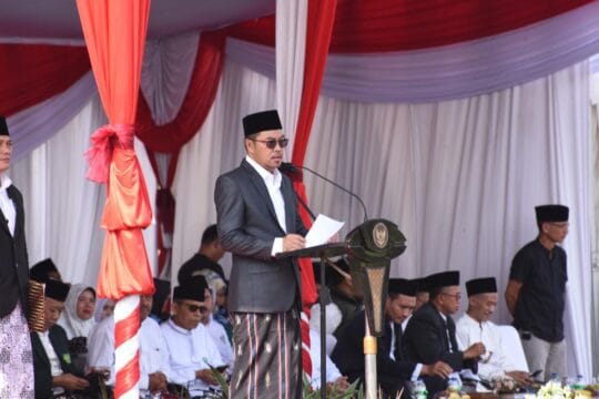 Peringati Hari Santri 2025, Ketua DPRD Sidoarjo Pimpin Upacara: Ajak Santri Kawal Indonesia Menuju Peradaban Dunia