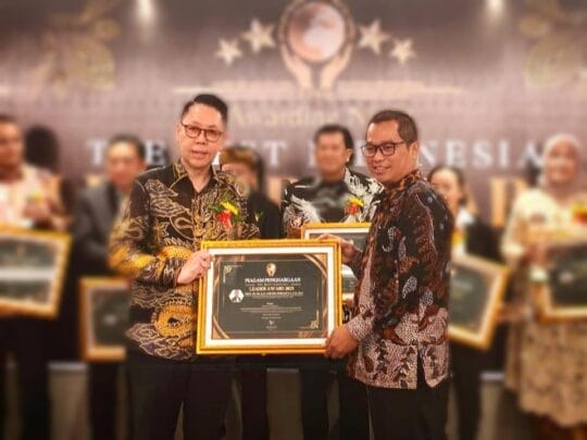 Prof. Henry Indraguna Torehkan Prestasi, Sabet Dua Penghargaan di The Best Indonesia Leader Award 2025