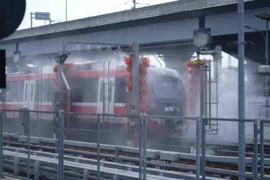 KAI Andalkan Teknologi Automatic Train Wash Plant (ATWP) untuk Jaga Kebersihan dan Dukung Operasional LRT Jabodebek yang Ramah Lingkungan