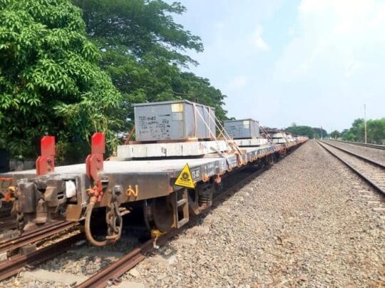 KAI Logistik Perkuat Dukungan Terhadap Proyek Infrastruktur Perkeretaapian Melalui Pengiriman Wesel Bantalan Beton