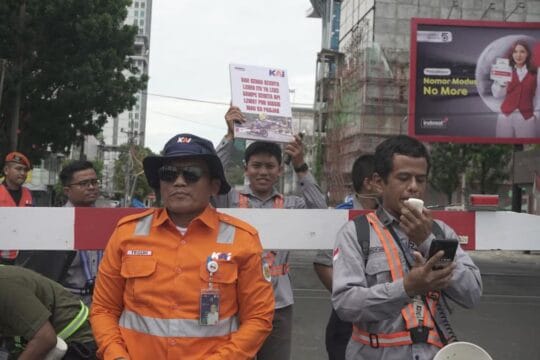 KAI Sumut Gandeng Komunitas Divre 1 Railfans Gelar Sosialisasi Keselamatan di Perlintasan Sebidang dan Anti Pelecehan Seksual