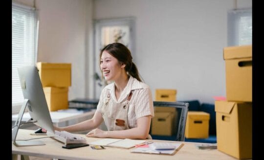 Panik? Begini Cara Cepat Nyelamatin Pengiriman Luar Negeri yang Bermasalah