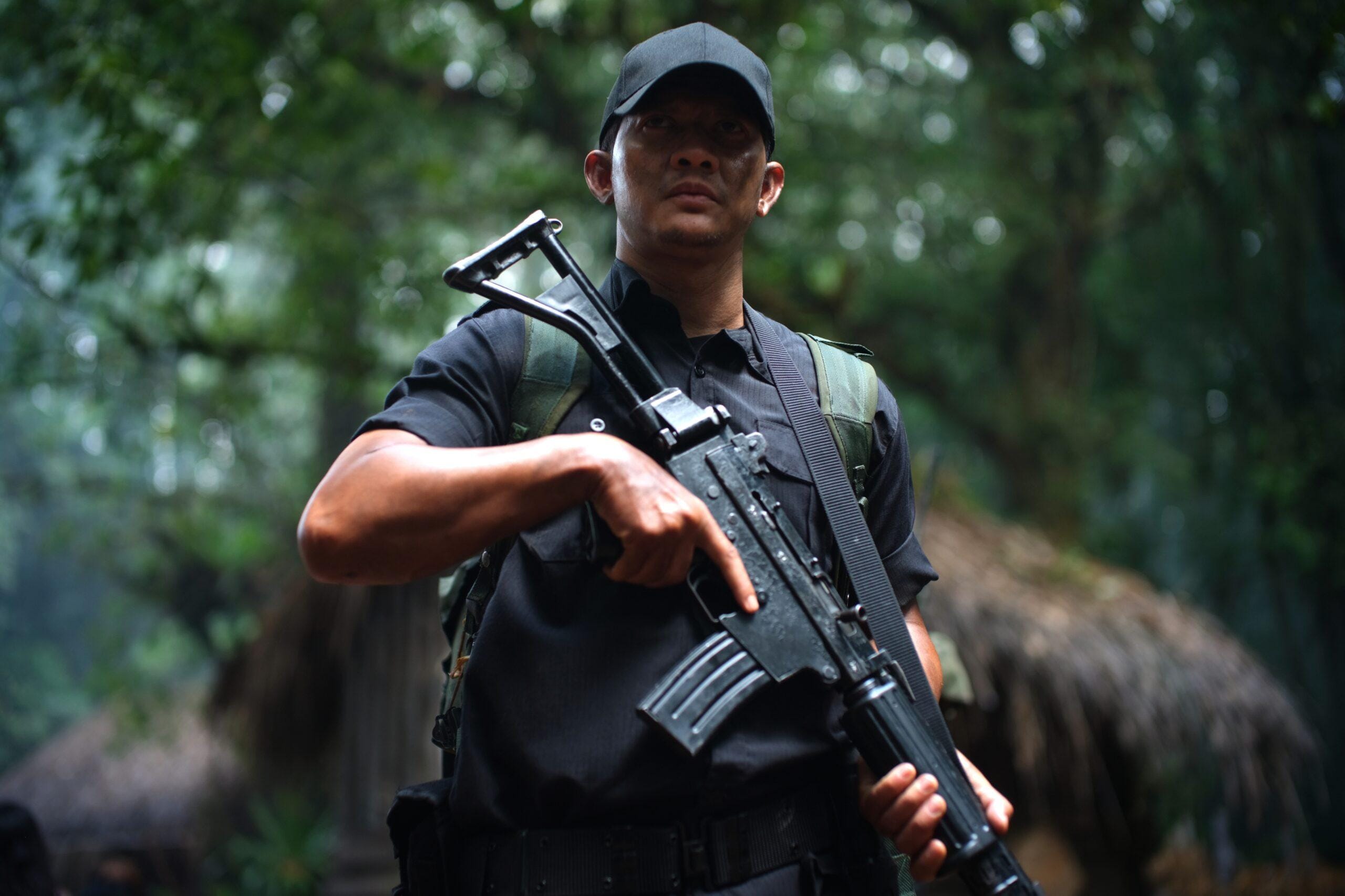 Film Timur Rilis First Look, Debut Penyutradaraan Iko Uwais