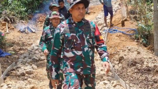 Dansatgas TMMD Kodim PacitanTinjau Lokasi Pembuatan Talud dan Rabat Jalan di Desa Petungsinarang