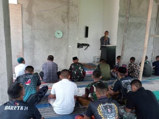 Tingkatkan Iman dan Taqwa Anggota Satgas TMMD 126 Desa Petungsinarang Lakukan Salat Jumat