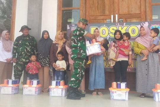 Peduli Pertumbuhan Anak, Satgas TMMD – 126 Kodim Pacitan Beri Tambahan Gizi Anak Stunting