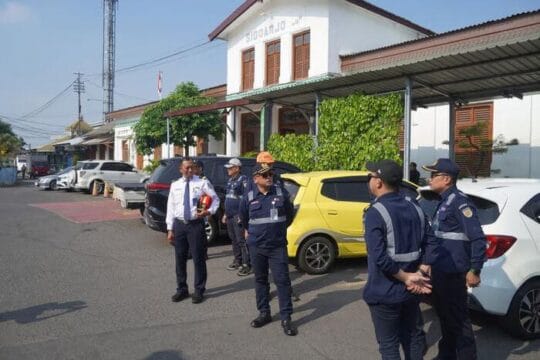 KAI Daop 8 Surabaya Pastikan Keselamatan dan Pelayanan Prima Lewat Pengecekan Lintas di Stasiun Sidoarjo