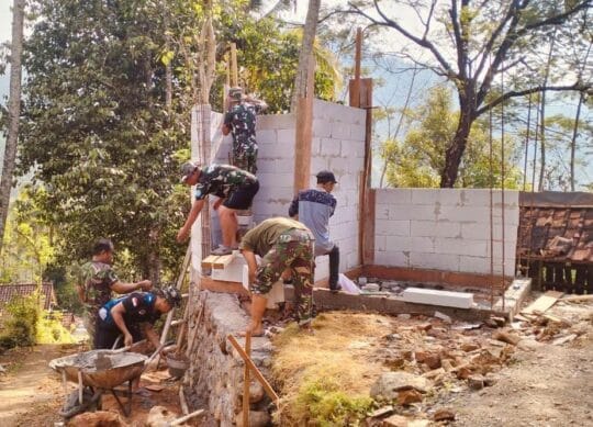 Satgas TMMD 126 Desa Petungsinarang Kebut Pengerjaan Kamar Mandi Musala Nurul Huda