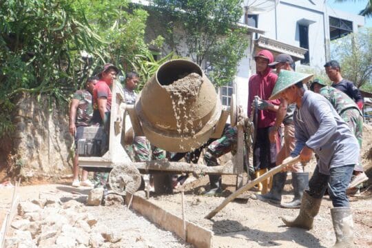 Menembus Sunyi, Menyambung Harapan di Petungsinarang