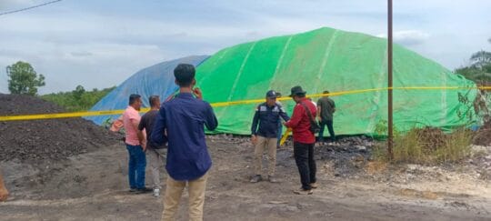 DLH Pelalawan Segel Tempat Penumpukan Batu Bara Milik PT.Manunggal Inti Artamas (MIA)