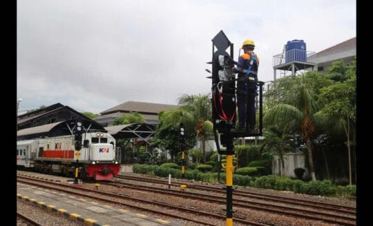 KAI Daop 8 Surabaya Pastikan Keandalan Sinyal dan Telekomunikasi Nataru 2025/2026