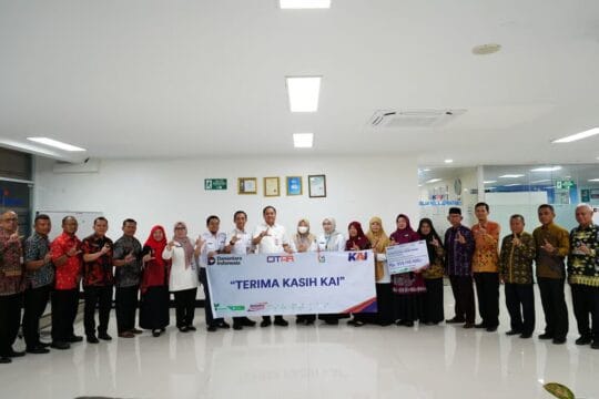 KAI Divre IV Tanjungkarang Wujudkan Komitmen Sosial Lewat Bantuan Pendidikan Rp513 Juta di Lampung