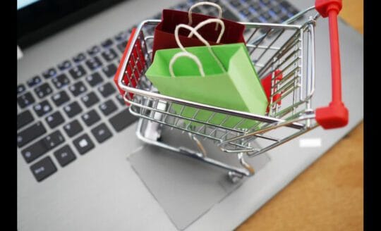 Kenapa Kita Lebih Gampang Belanja daripada Nabung? Ini Penjelasannya