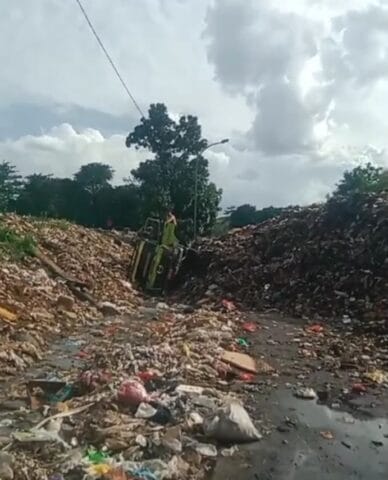 Gunung Sampah di Bantar Gebang Longsor, Sopir Truk Sudin Lingkungan Hidup Jakpus Jadi Korban