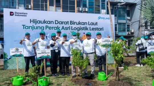 Pelindo Sub Regional Jawa Gelar Penanaman 5.000 Pohon Serentak di  Jl. Laksda M. Natsir, Wujudkan Kawasan Pelabuhan yang Hijau dan Tertata