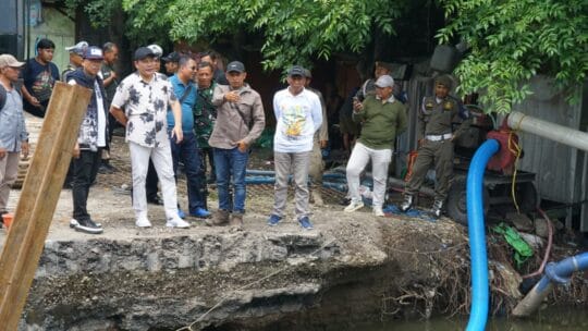 Sidak Infrastruktur di Bringinbendo dan Trosobo, Bupati Sidoarjo : Ketepatan Waktu Lebih Penting daripada Denda Proyek