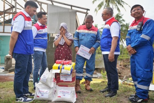 Kawal Misi Kemanusiaan, Dirut PGN Turun Langsung Serahkan Bantuan Bencana Aceh dan Sumatera Utara
