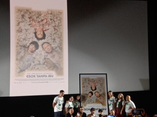 Esok Tanpa Ibu Merilis Official Trailer dan Poster Haru nan Hangat