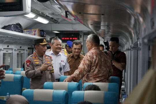 KAI Daop 4 dan Kapolri Pastikan Kesiapan Pengamanan Nataru di Stasiun Semarang Tawang, Wujudkan Perjalanan KA Aman dan Menyenangkan