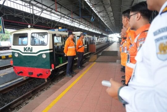 KAI Daop 4 Semarang Intensifkan Pengecekan Jalur dan Stasiun Wilayah Semarang Hingga Grobogan untuk Memperkuat Keandalan Prasarana dan Layanan Jelang Nataru 2025/2026