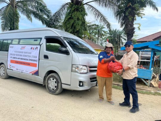 KAI Divre I Sumut Rangkul Penyintas Banjir Aceh Tamiang dan Langsa Melalui Penyaluran Bantuan 498 Paket Sembako