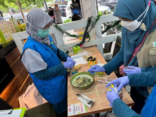 Masa Nataru, KAI Daop 5 Purwokerto Pastikan Seluruh Tenant Stasiun Purwokerto Sajikan Makanan Aman dan Higienis