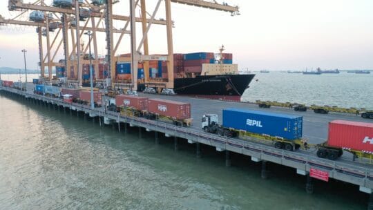 Arus Peti Kemas TPS Pada Bulan Desember 2025 Tetap Tumbuh