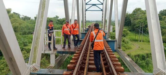 Guna Mitigasi Gangguan dan Pasca Pencurian Prasarana, Daop 7 Madiun Intensifkan Pemeriksaan Jalur Kereta Api