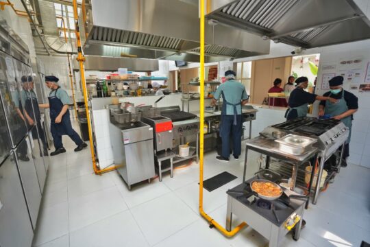 Energi Baik Gas Bumi PGN Hadir dalam Cita Rasa Legendaris Bon Ami Surabaya