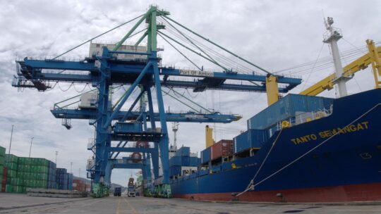 Arus Peti Kemas 2025 Meningkat, Terminal Peti Kemas Ambon Optimalkan Layanan Logistik Kawasan Timur