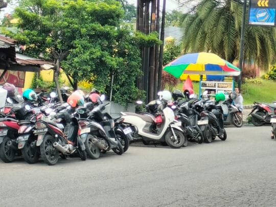 Dishub Sidoarjo Resmi Larang Parkir Motor dan PKL Berjualan di Pedestrian serta Bibir jalan raya Bligo Candi