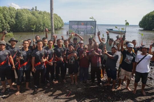 Dukung Pelestarian Pesisir, Kogabwilhan III Tanam 1.000 Mangrove di Pantai Gambesi