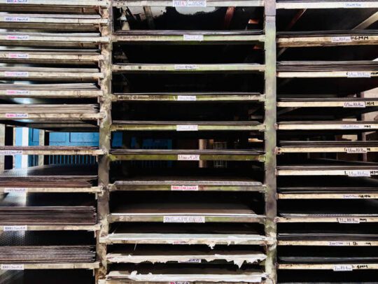 Panduan Memilih Besi Plat untuk Rumah dan Proyek: Jenis, Fungsi, dan Tips Pemilihan