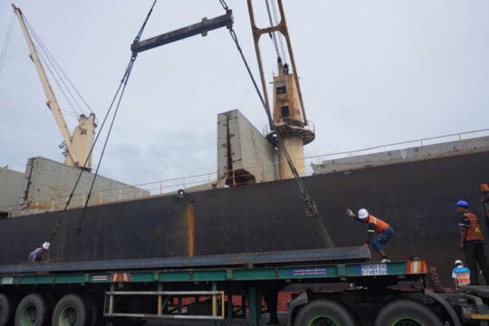 Tonggak Awal 2026, Pelindo Multi Terminal Jamrud Nilam Mirah Layani Kapal Impor Perdana