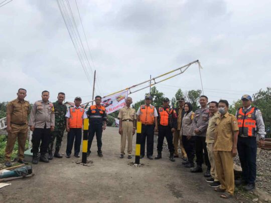 KAI Lakukan Penyempitan Perlintasan Sebidang di JPL 73 Weleri untuk Tingkatkan Keselamatan