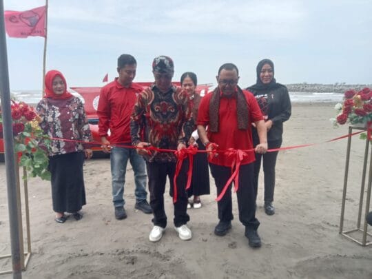 Nelayan Di Cilacap Terima Bantuan Kapal dan Alat Tangkap Dari Fraksi PDI P